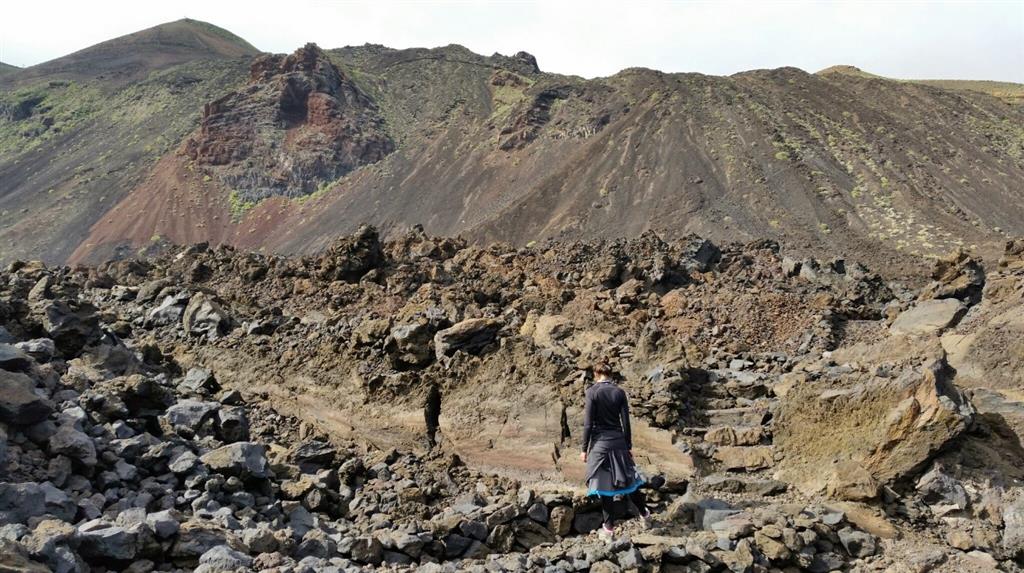 Vista parcial del talud de lavas de montaña de El Tesoro desde la plataforma de Tamaduste