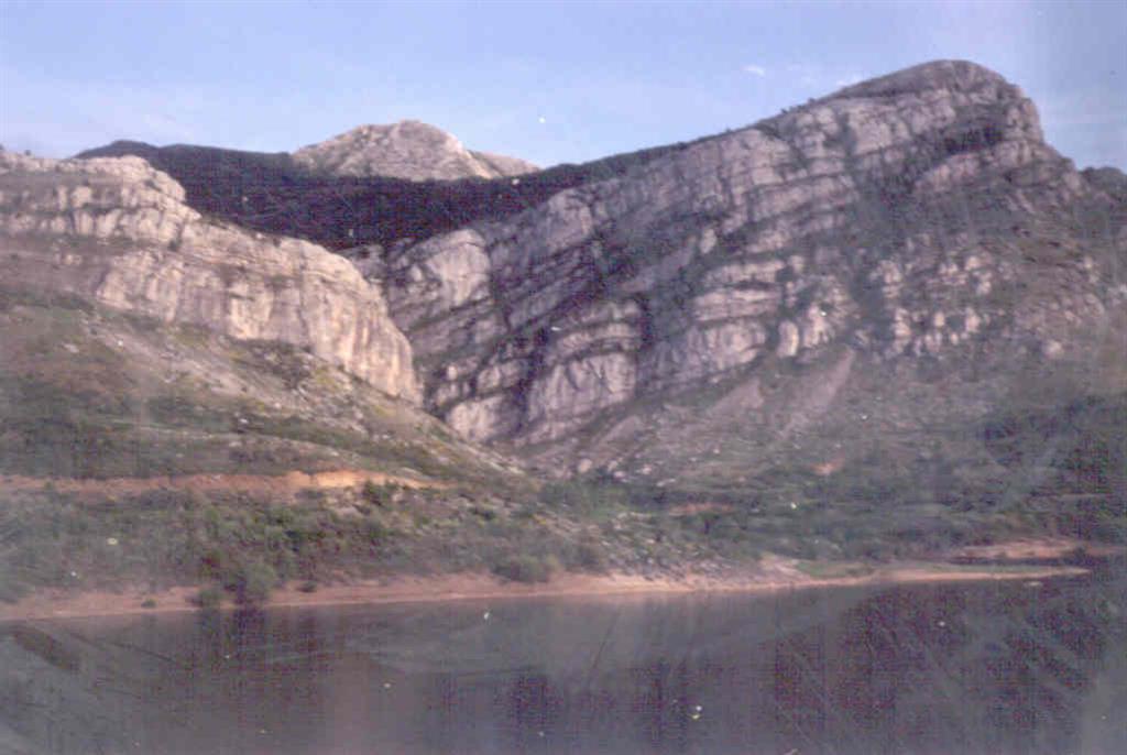 Sección del Pantano de Barrios de Luna.