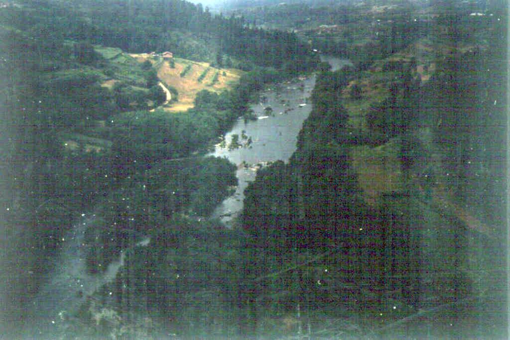 Panorámica del Río Ulla desde el puente del ferrocaril. Al fondo Puente - Ulla.