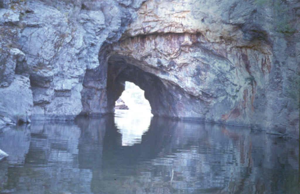 Tunel romano en Montefurado. Foto tomada en 1983