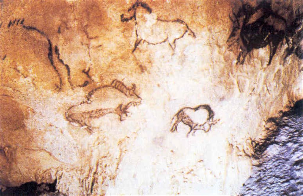 Vista de parte de la cámara de pinturas en la Cueva de Santimamiñe. Como puede observarse, los animales representados son bisontes y caballos. (Foto: Diputación Foral de Vizcaya - LURGINTZA)