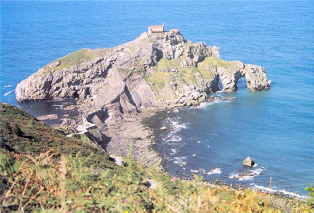 Aspecto de San Juan de Gaztelugatxe. (Foto: Diputación Foral de Vizcaya - LURGINTZA)