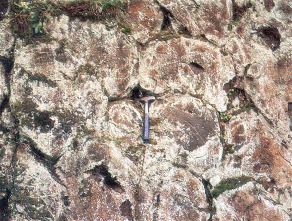 Lavas almohadilladas ("pillow lavas") pertenecientes al Cretácico Superior en Argate. (Foto: Diputación Foral de Guipúzcoa - C.G.S., S.A.)