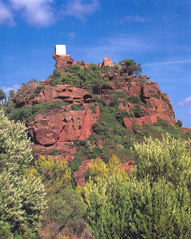 La Ermita de la Mare de Déu de la roca están construída sobre materiales triásicos en facies Buntsandstein. (Foto: ENRESA-R. Nuche del Rivero).