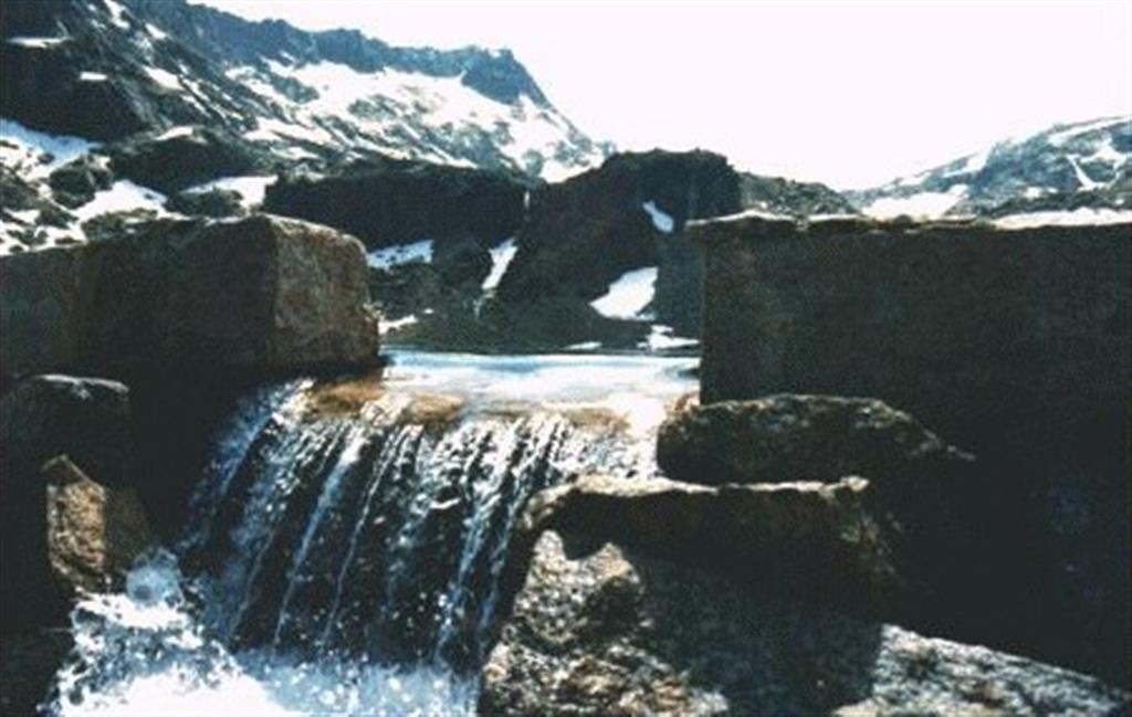 La Sierra de Béjar, también conocida como de Candelario, ofrece su máxima expresión de paisaje alpino en la cuerda del Calvitero, tanto en la vegetación como en su morfología glaciar. Laguna de El Trampal.