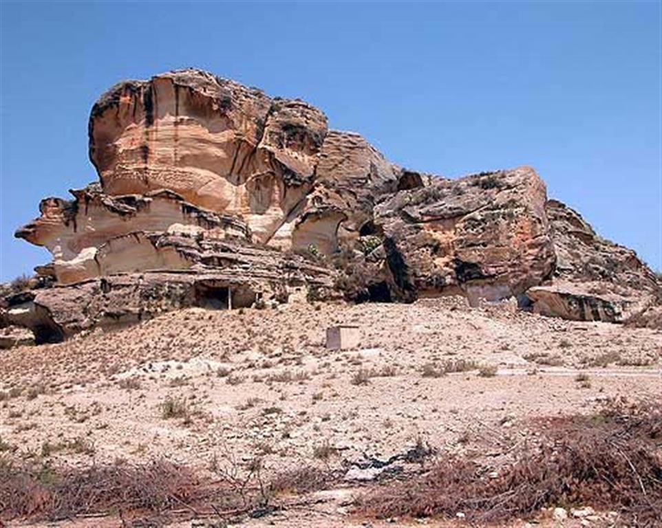 El Tomo de Minateda alberga, además, un impresionante yacimiento arqueológico, con restos romanos, visigóticos y árabes (Foto ENRESA, Nuche del Rivero, 2003).