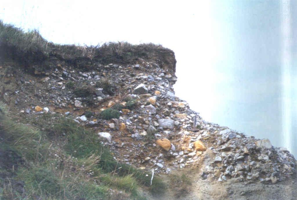 Depósitos de la zona basal del abanico aluvial donde se observan el tamaño de los bloques y cantos.