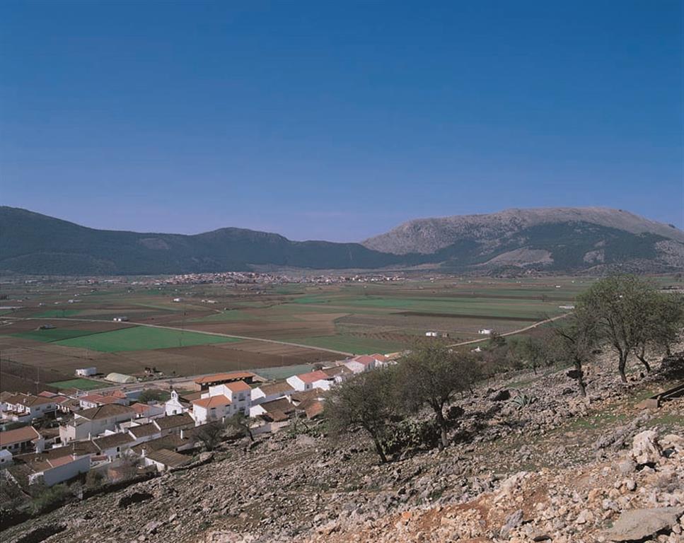 El Llano de Zafarraya es la principal forma kárstica de Sierra Gorda, el polje más extenso de Andalucía.  (Foto: ENRESA-R. Nuche del Rivero).