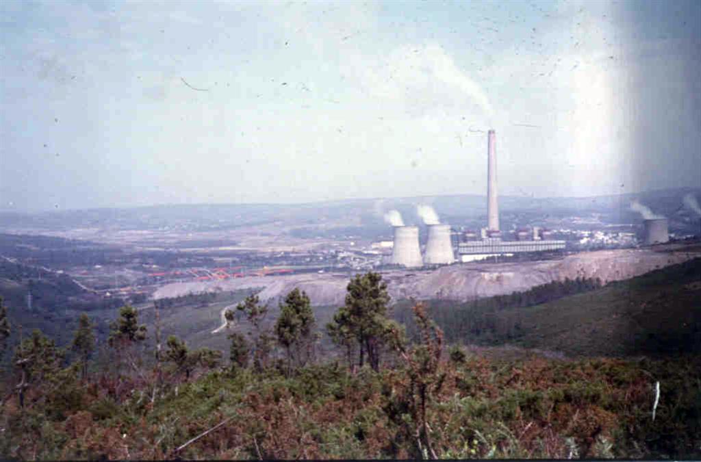 Vista panorámica del Puentes. Central Térmica y yacimiento de lignito (foto tomada en 1983).