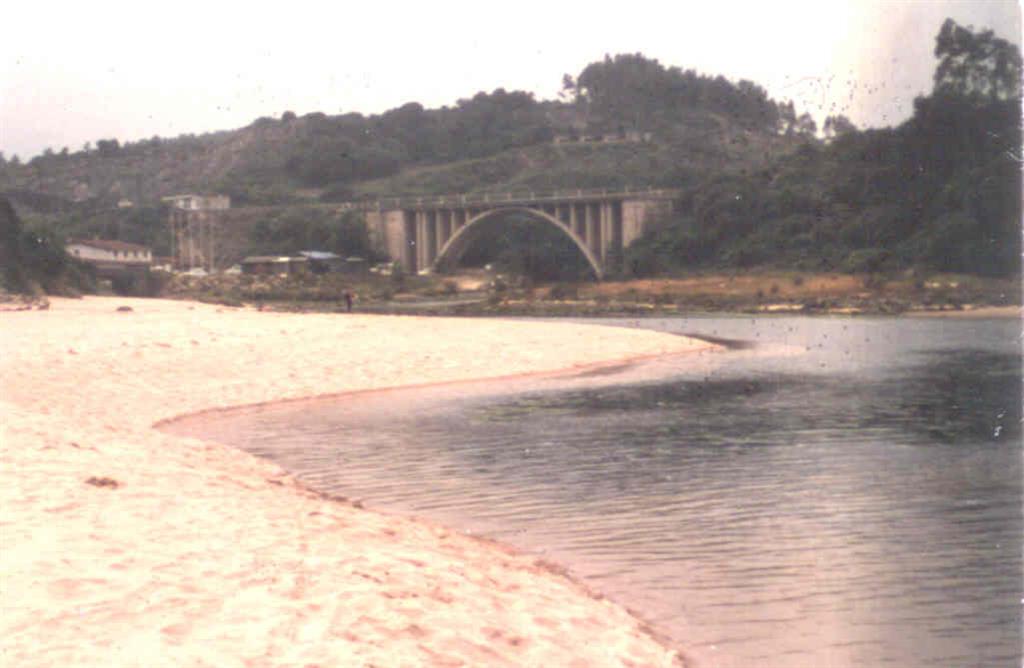 Desembocadura del Río Cabra en la playa de la Franca.