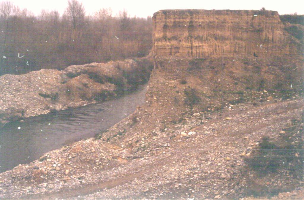 Terraza del río Cinca colgada sobre la llanura de inundación actual entre Alcolea de Cinca y Chalamera.