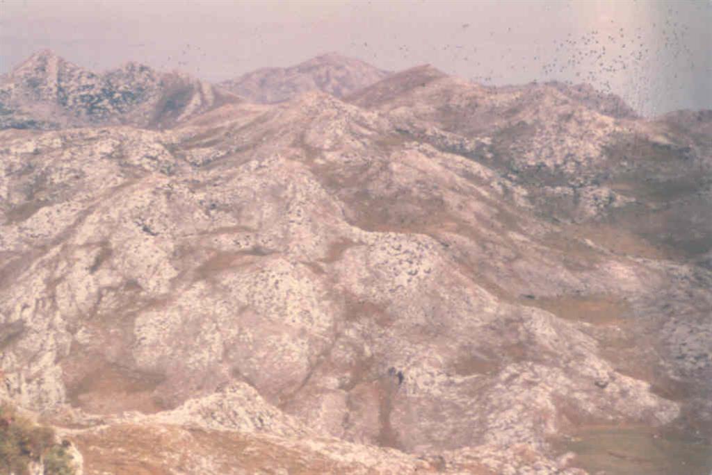 Panorámica del Pico del Gamoniteiro con procesos cársticos sobreimpuestos a glaciares.