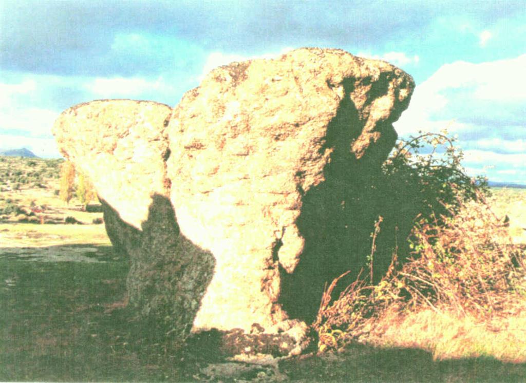 Roca fungiforme bajo el Pediment inferior en relación con el Aº de Cañamar.