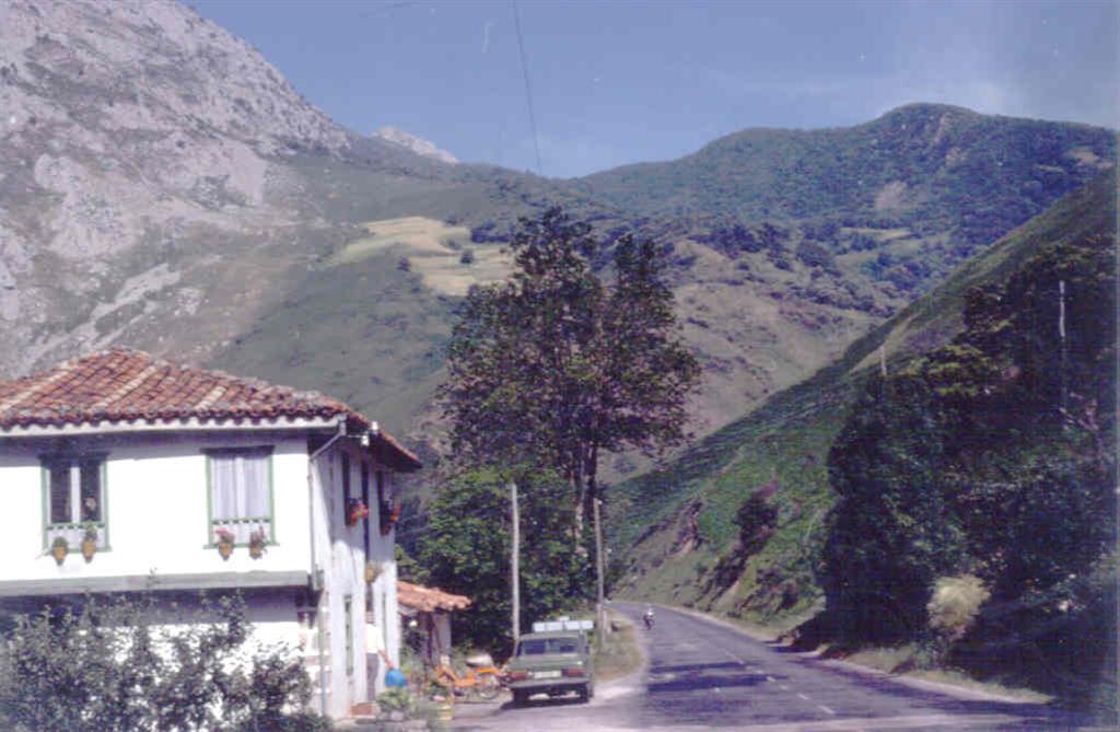 Frente cabalgante de los Picos de Europa en Castro Cillórigo.