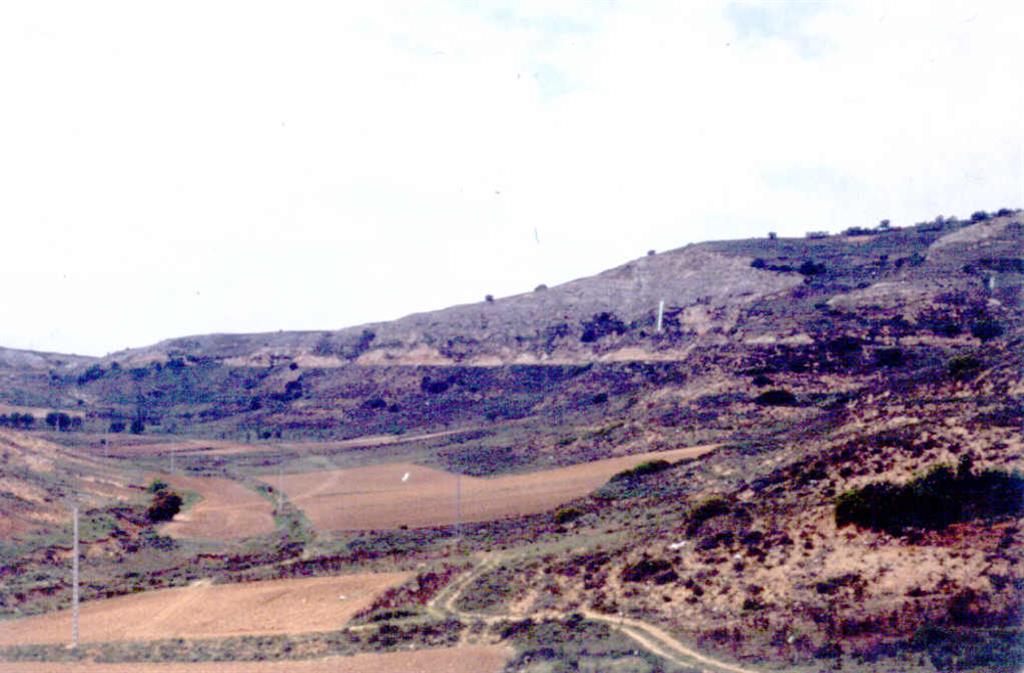 Sección de la Mesa de Cuevas de Velasco, su parte superior está formada por yesos.