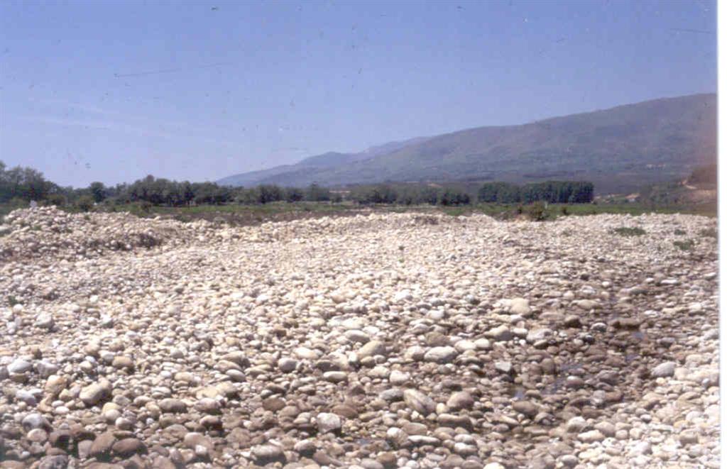 Depósito de bloques producidos por la dinámica fluvial en la Garganta de Chilla.
