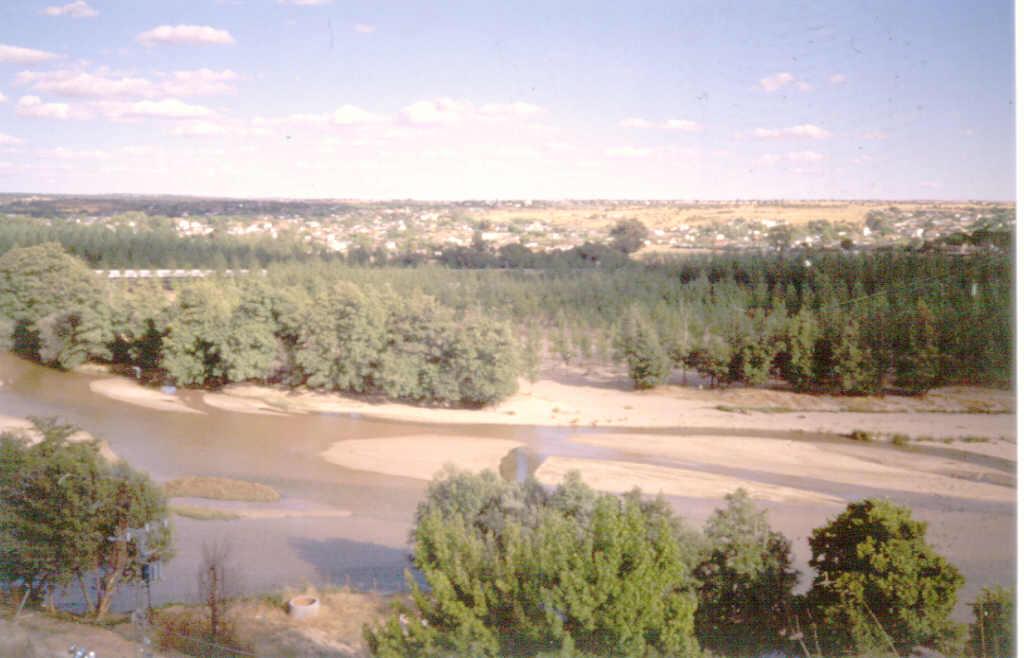 Valle del río Alberche. Vista general aguas arriba desde Escalona.