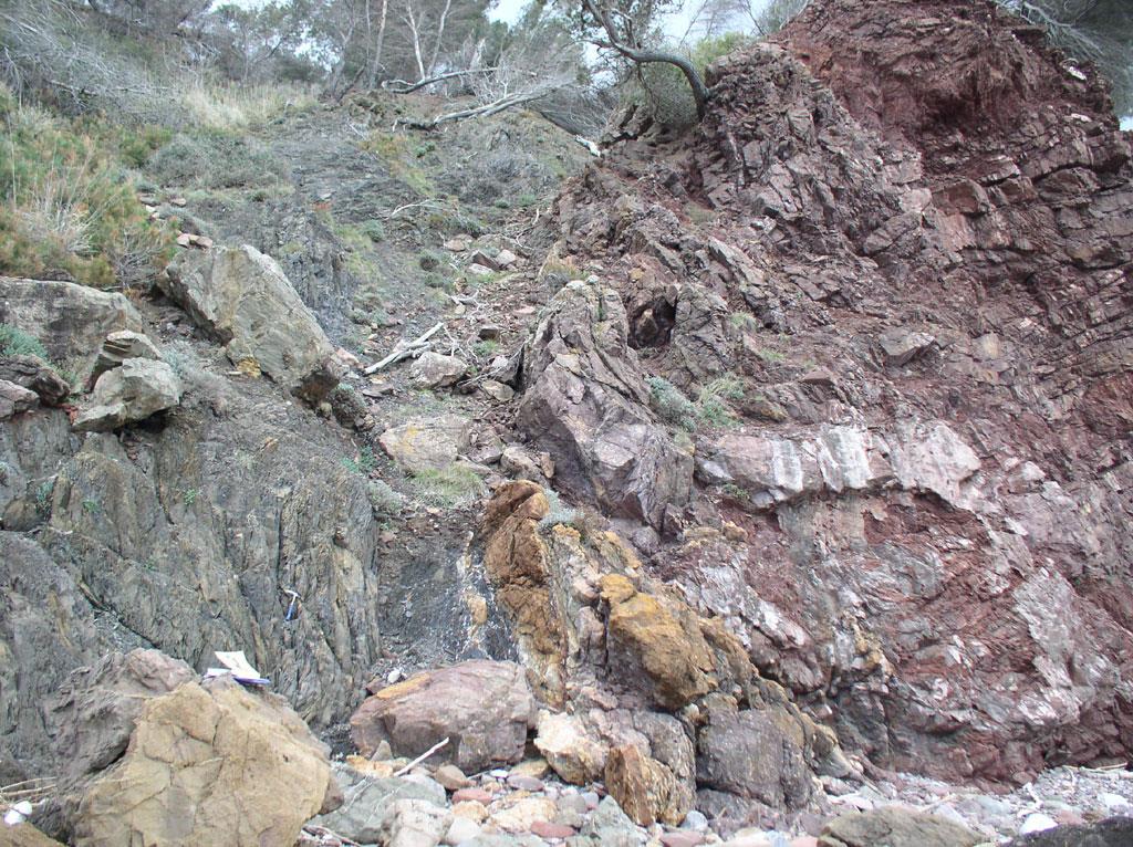 Contacto mecánico entre los materiales paleozoicos y los sedimentos del Bunt