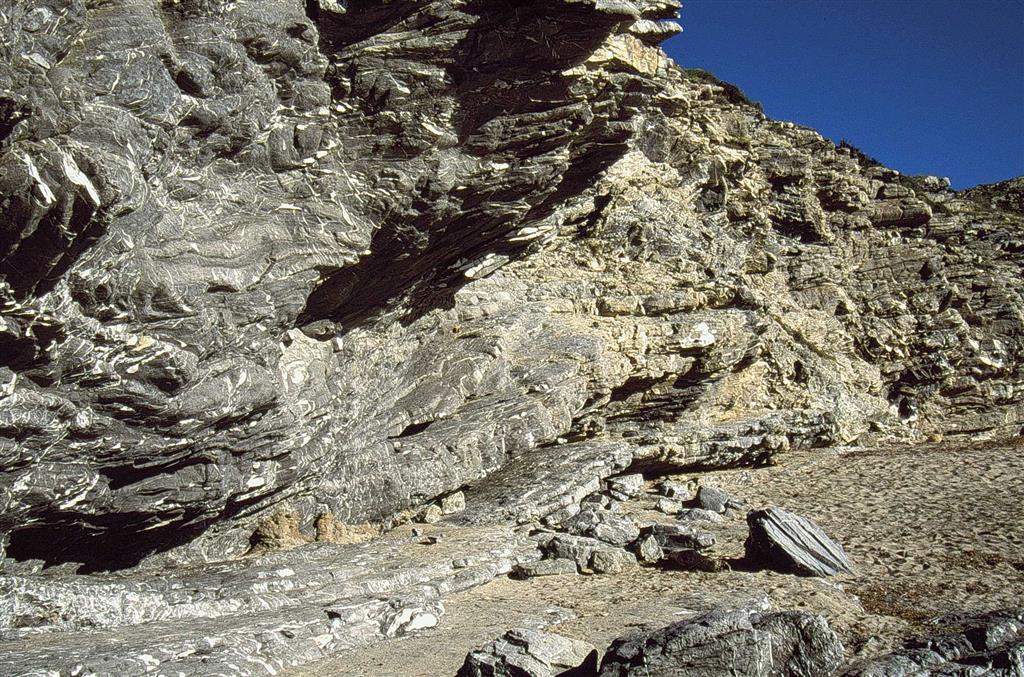 Detalle de las rocas calcáreas cretácicas en Cala Torta.