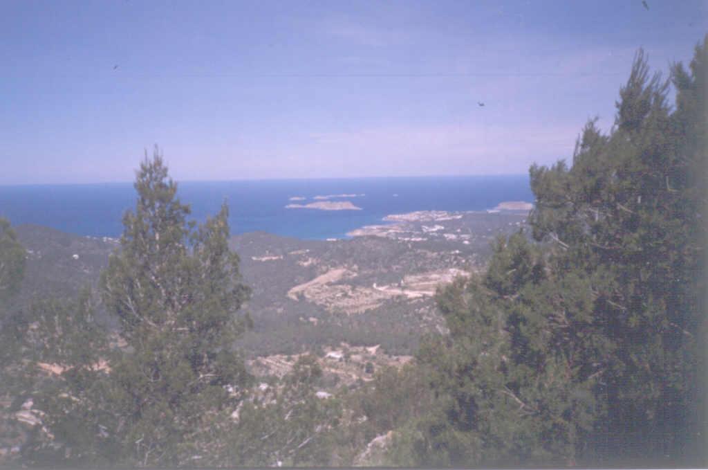 Vistas de las islas de S´Espartar, na Gorra, y na Plana.