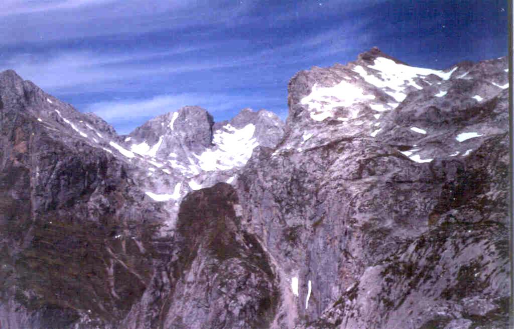 Paisaje kárstico y glaciar desde el Mirador del Cable (fotografía tomada en 1981)