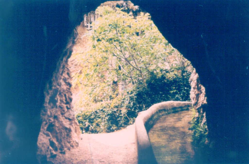 Cueva del Agua, paisaje kárstico.