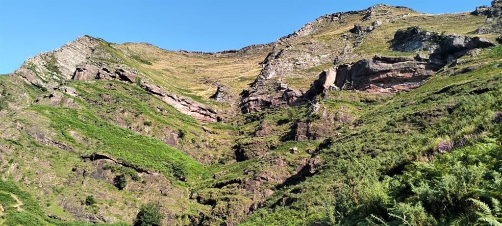 Peñas de Itxusi, formadas por conglomerados y areniscas triásicas.