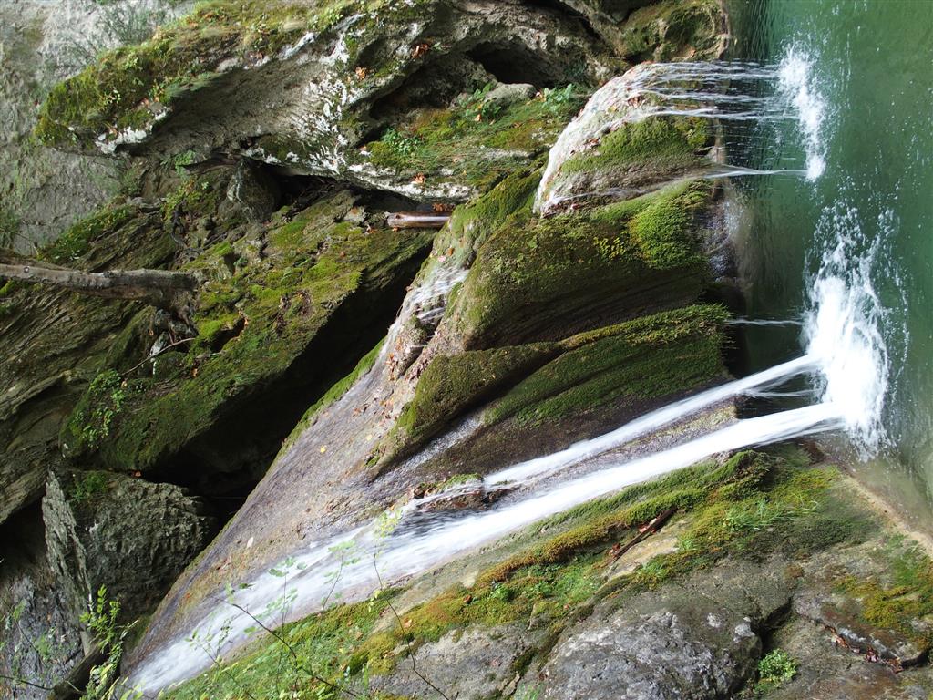 Detalle de la cascada de Belabarce, en el flanco norte del anticlinal.