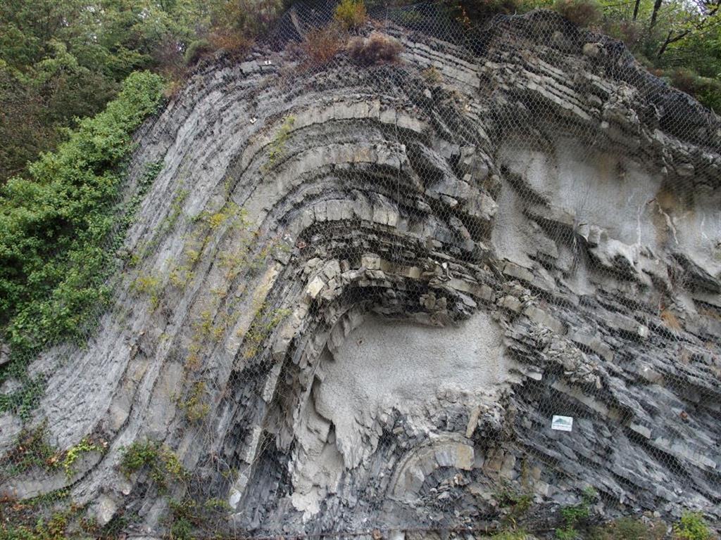 Pliegue isopaco en flysch (Isaba).