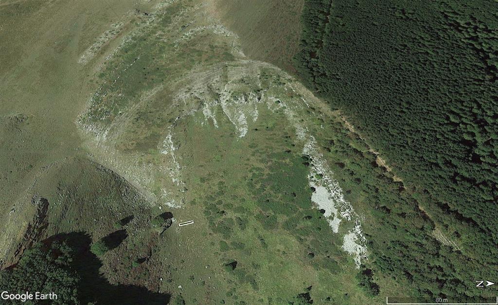 Imagen aérea del pliegue anticlinal de Goñiburu, seccionado transversalmente por el barranco. (Fuente: Google Earth)