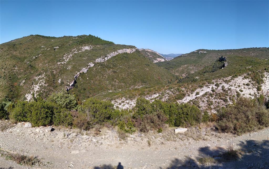 Vista general de la foz de Ugarrón-Alcoa, desde la localidad de Berroya.