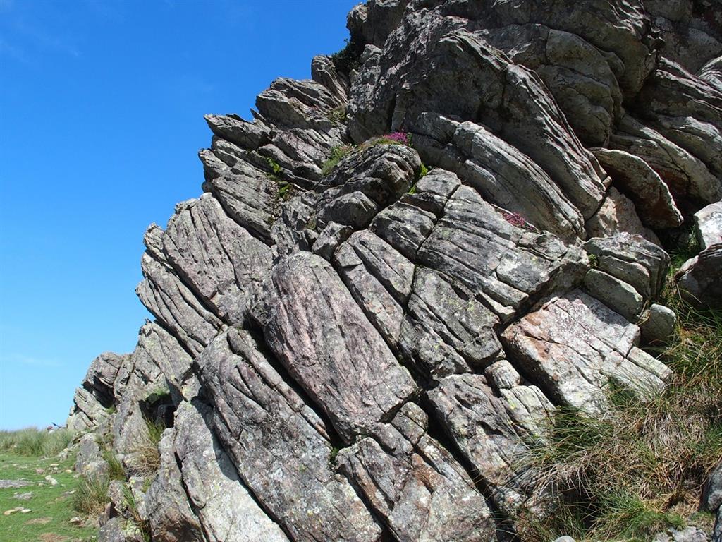 Afloramiento de areniscas triásicas con estratificación cruzada en la parte superior del monte Alkurruntz.