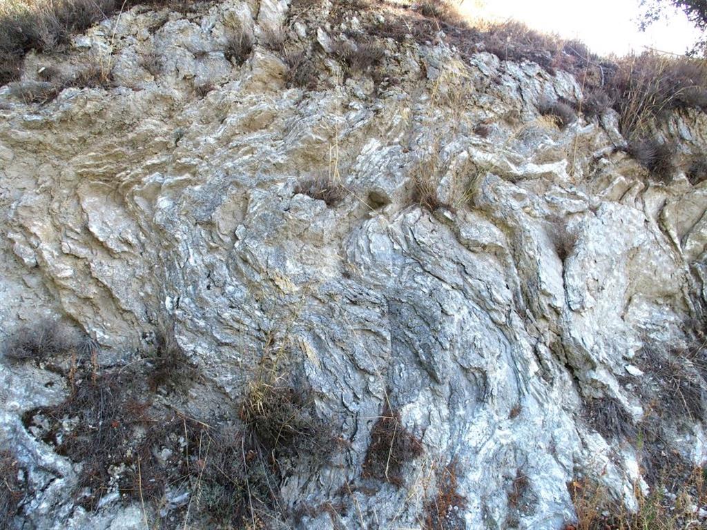 Intenso replegamiento de los yesos oligocenos de Puente La Reina.