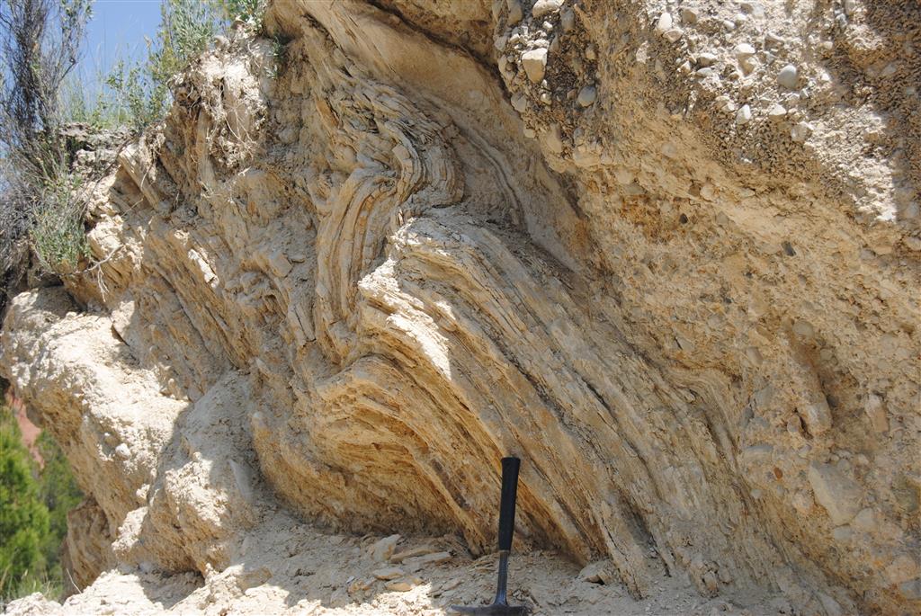 Deformación de los sedimentos lacustres del Tortoniense superior-Messiniense en el contacto con el diapiro. Rambla de la Teja