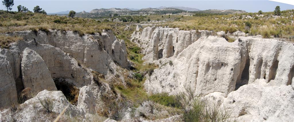 Una de las cárcavas próximas a Los Tornajos, donde destaca la formación de chimeneas de hadas