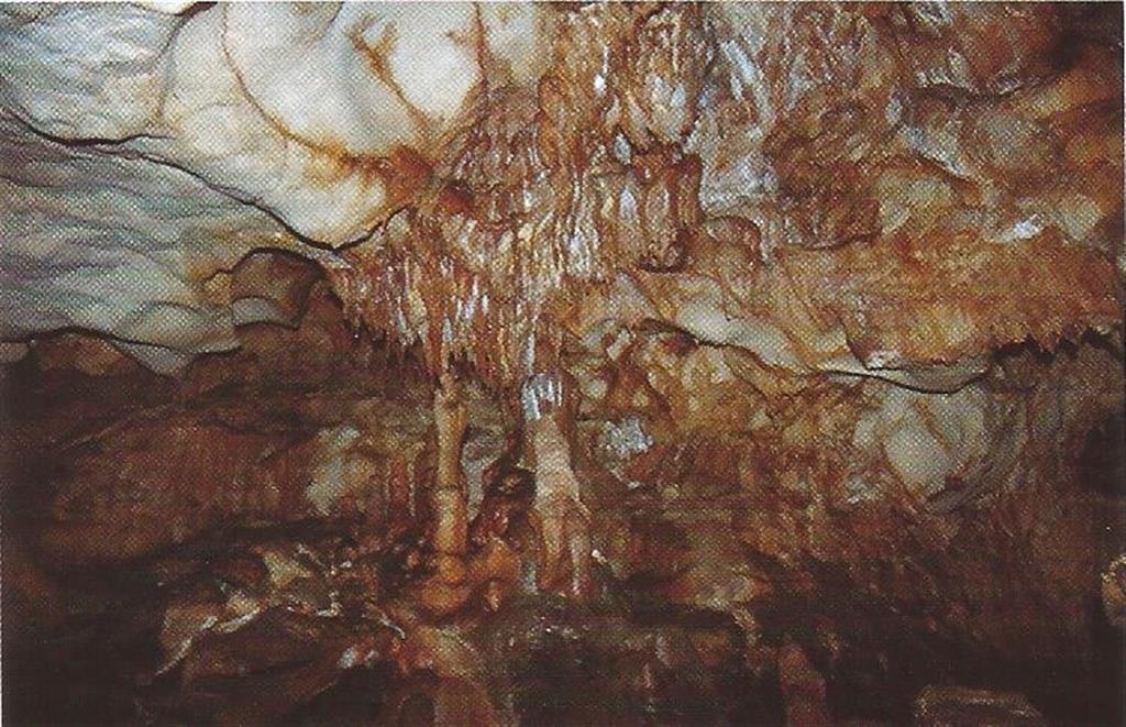 Espeleotemas en la Cueva del Puerto