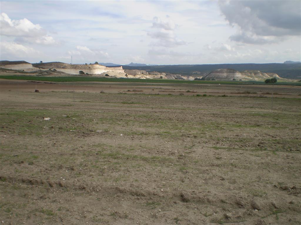 Vista de las canteras de diatomita desde el pk 16 de la carretera A-14