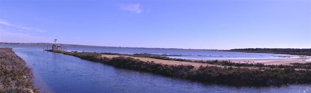 Canal de conexión con la laguna de Torrevieja (extremo suroeste de la laguna de La Mata)