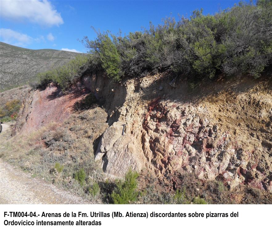 Arenas de la Fm. Utrillas (Mb. Atienza) discordantes sobre pizarras del Ordovícico intensamente alteradas.