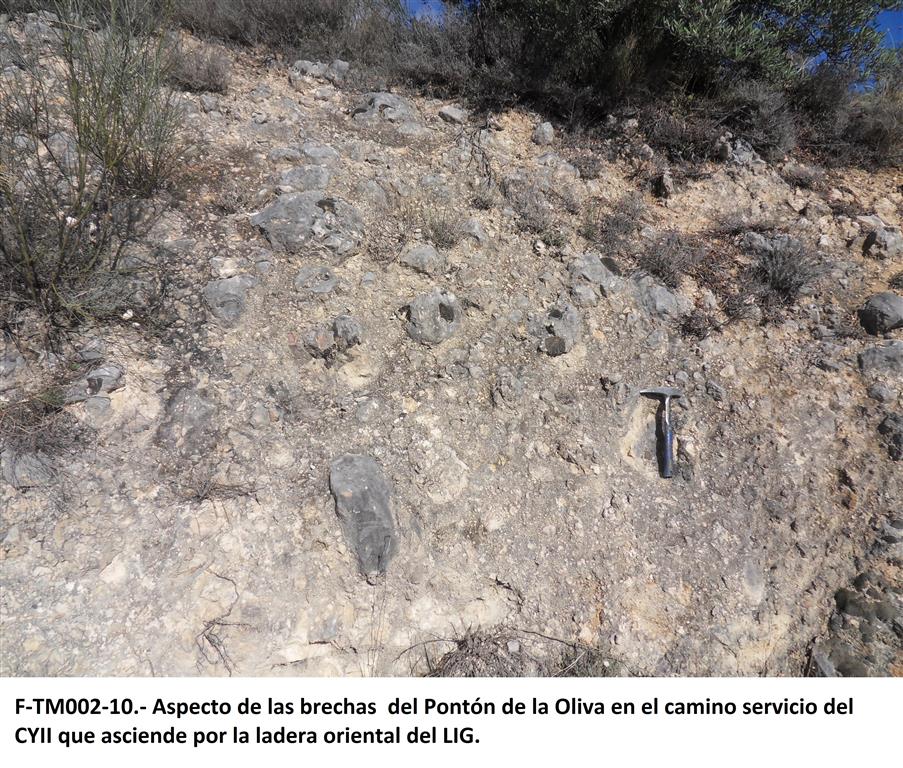 Aspecto de las brechas del Pontón de la Oliva en el camino de servicio del CYII que asciende por la ladera oriental del LIG