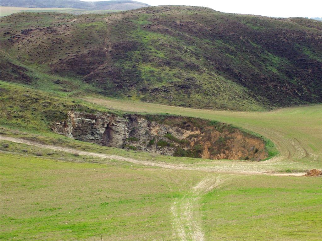 Sima producida en los yesos del Mioceno (Aragoniense Inferior y Medio). 