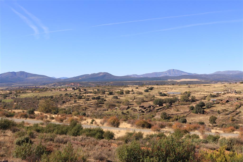 Vista general del abanico de Navas de Jadraque. Carretera a Hiendelaencina