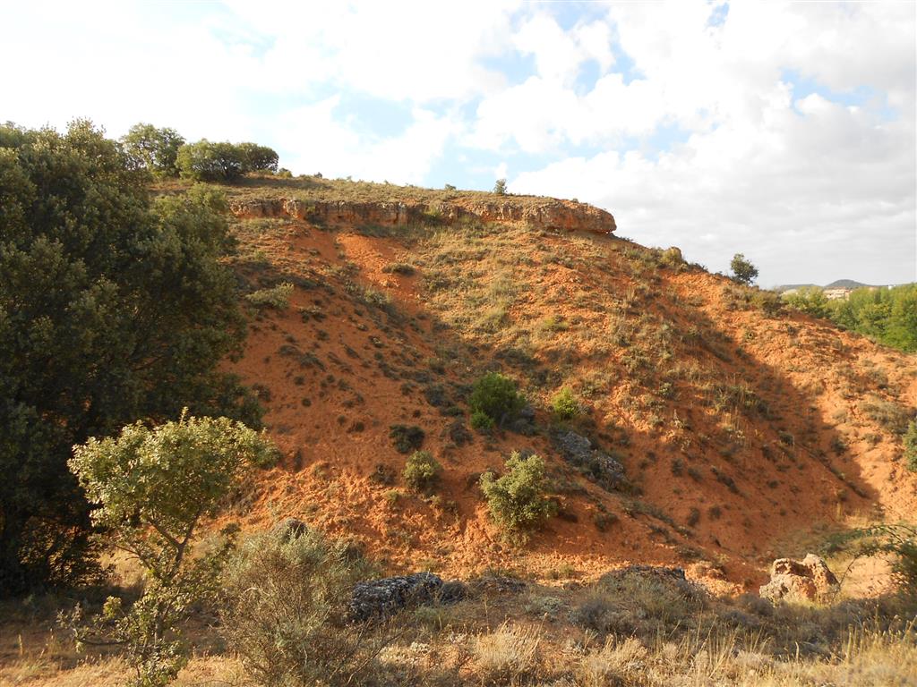 Abanico de Las Inviernas. Capas de conglomerados a techo, y arenas/areniscas en la base.