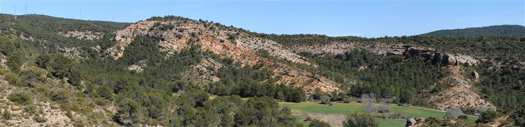 Panorámica hacia el este (corte norte-sur) de la discordancia progresiva de Huetos