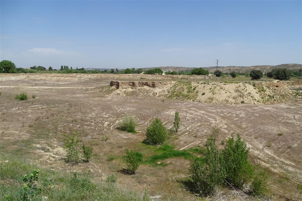 Explotación abandonada en una de las terrazas de la margen derecha del valle del río Guadarrama