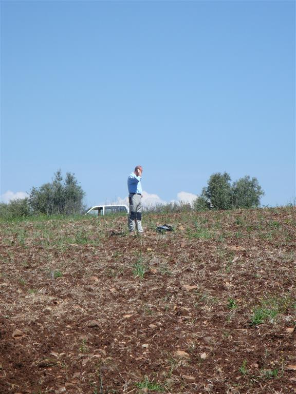 Campo de cultivo sobre la oleada piroclástica del maar de Fuentillejo