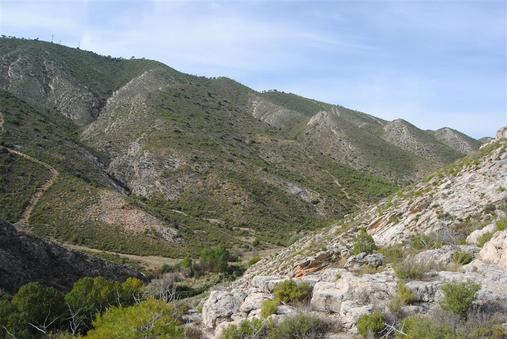 Panorámica de los relieves en cuesta de la sierra de San Sebastián (Foto tomada en 2019)